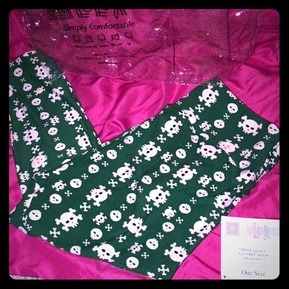 NWT Lularoe OS Green Leggings with skull pattern